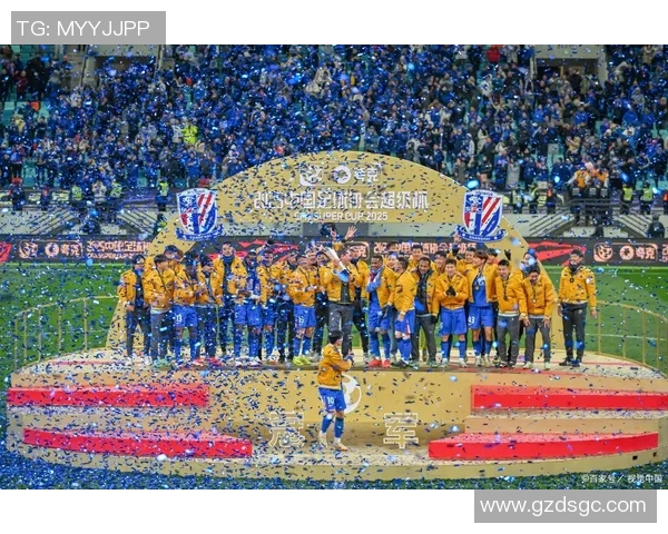 足球传奇齐聚一堂 荣耀时刻见证历史巨星风采 足球传奇齐聚一堂 荣耀时刻见证历史巨星风采