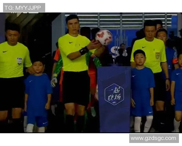 足球球星盲猜挑战，谁能通过提示快速识别足坛巨星身份？