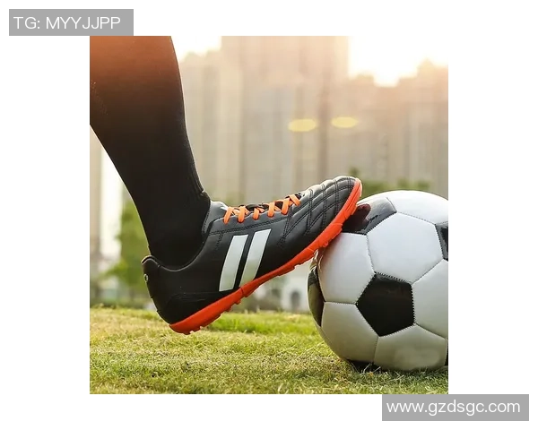 足球球星鞋款选择AG与FG的区别分析与适用场地推荐 足球球星鞋款选择AG与FG的区别分析与适用场地推荐