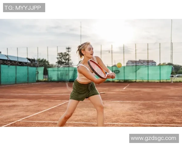 聚焦现役足球女星：她们如何在赛场上突破自我与挑战极限